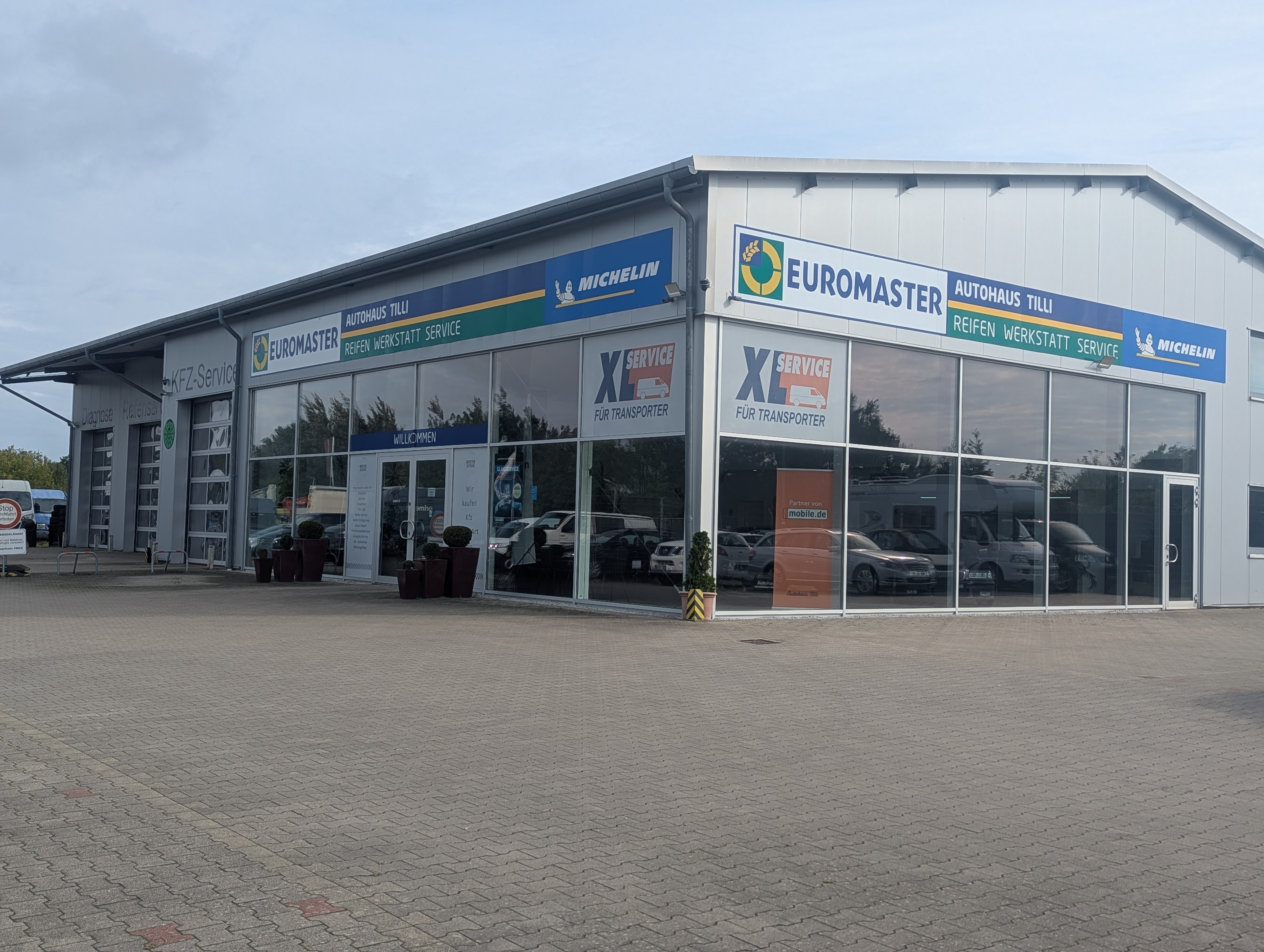 Betrieb von Autohaus Tilli in Kaltenkirchen mit Euromaster-Beschilderung